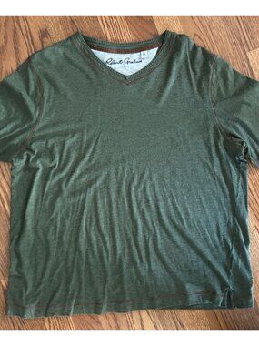 Robert Graham v neckline army green tshirt XL